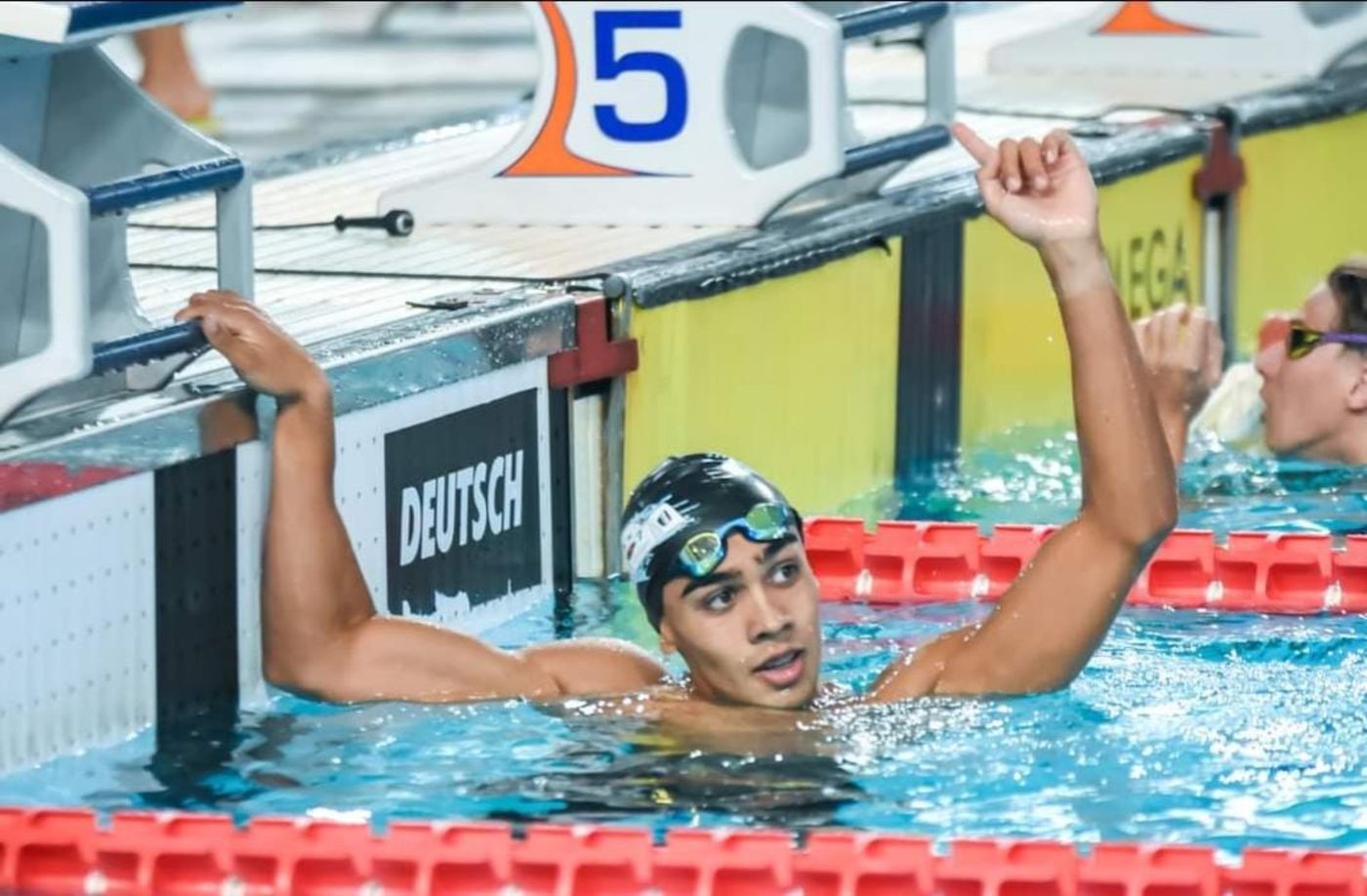 Máximo Aguilar Estudiantes natación.jpg