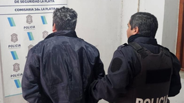 detuvieron a un hombre en la plata que llevaba mas de cinco kilos de hojas de coca y casi $6 millones detuvieron a un hombre en la plata que llevaba mas de cinco kilos de hojas de coca y casi $6 millones