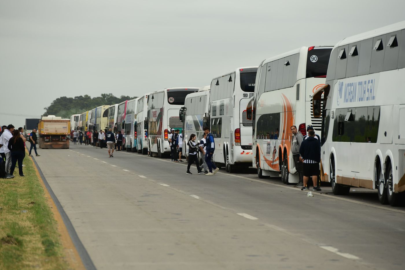 Gimnasia caravana de hinchas a Rosario