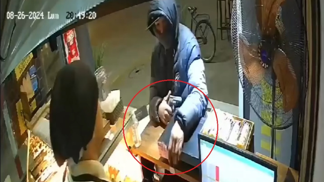 dramatico intento de robo en un local de comidas ubicado en el limite entre la plata y ensenada