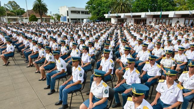 el spb celebro el egreso de casi 400 agentes con el nuevo plan de estudios