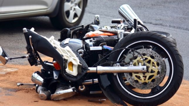 otro accidente de transito en la ciudad termino con un motociclista en el hospital