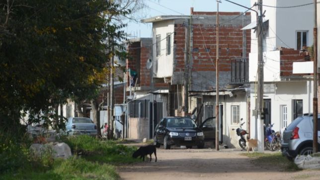 ¿como es y quienes viven en el barrio de berisso y ensenada donde se disparo el covid-19?