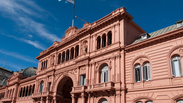 la casa rosada revivio un millonario contrato para medir la imagen del gobierno