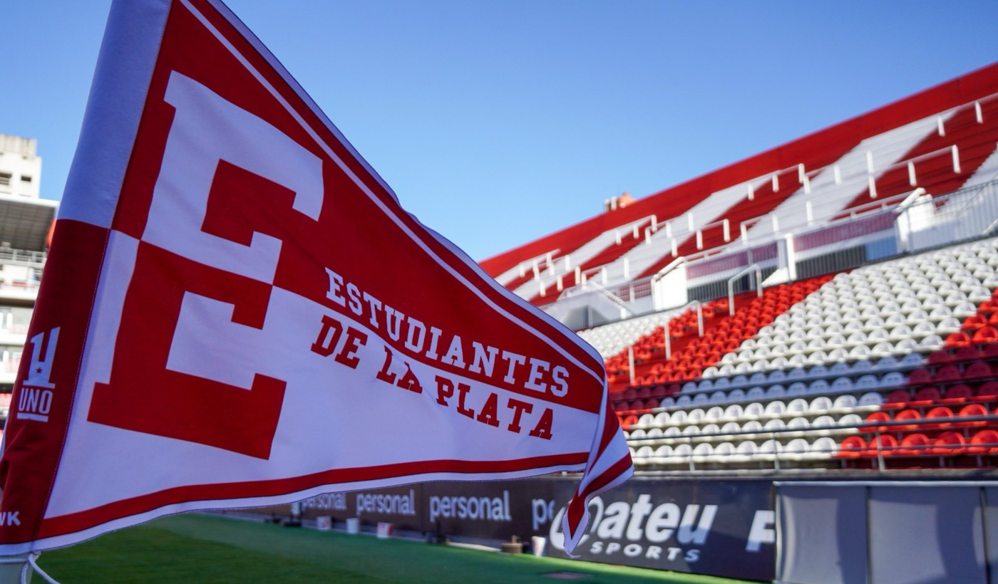 Estudiantes UNO Banderín córner