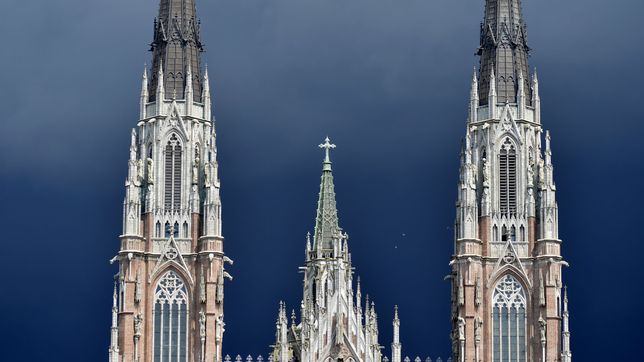 lanzan un nuevo alerta y otro temporal de lluvia y viento podria afectar a la plata