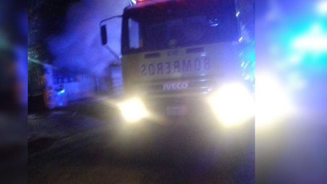 susto y tension por un voraz incendio en una vivienda de la plata