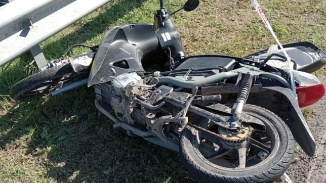 choque, muerte y fuga: buscan a un auto rojo por un tragico accidente