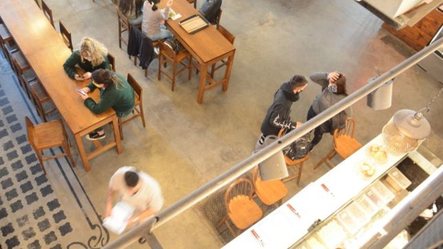 la provincia analiza restricciones en restaurantes y eventos masivos por el covid-19