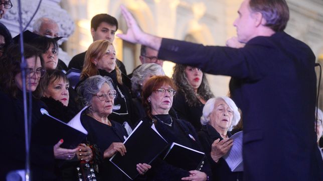 con la presentacion del coro de la fundacion catedral, se llevo adelante la misa criolla