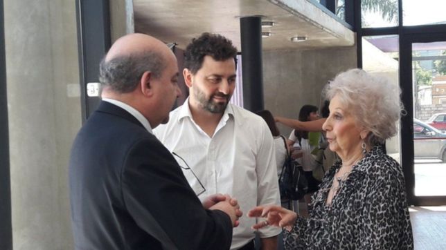 en el dia de los derechos humanos, la unlp firmo un convenio de cooperacion con las abuelas de plaza de mayo