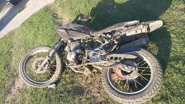 buscan a un fletero que choco a un penitenciario en moto y huyo