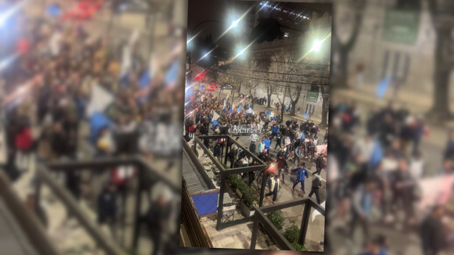 un sector de la uocra marcho con motos y antorchas en pleno centro de la plata