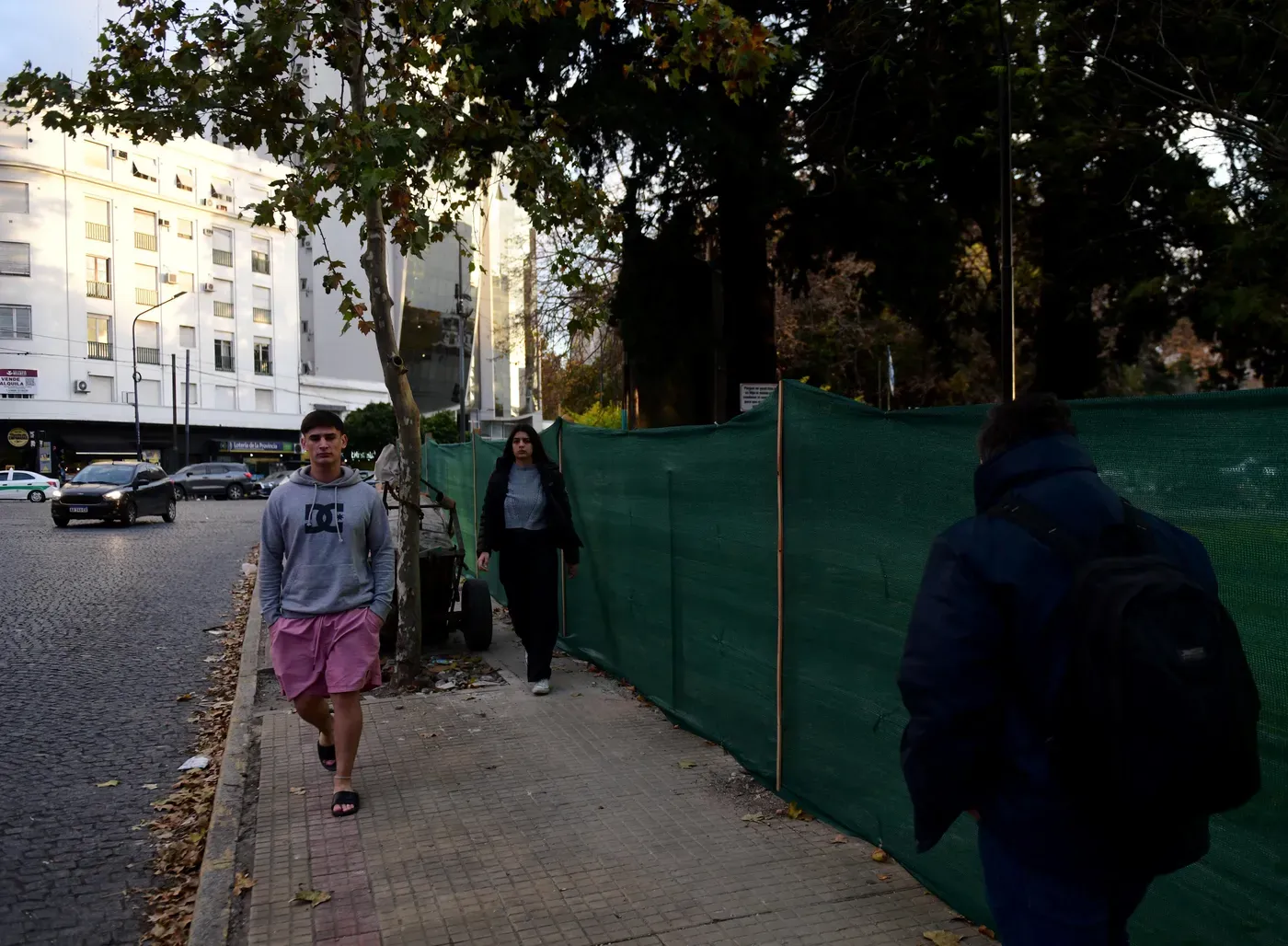 La Municipalidad de La Plata cerró completamente la Plaza Italia para este lunes poner en marcha la remodelación del espacio público.