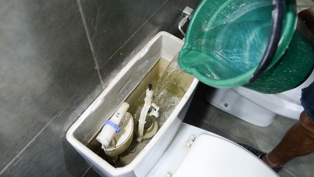 la falta de agua en los barrios se metio en la agenda politica con un duro pedido de informes