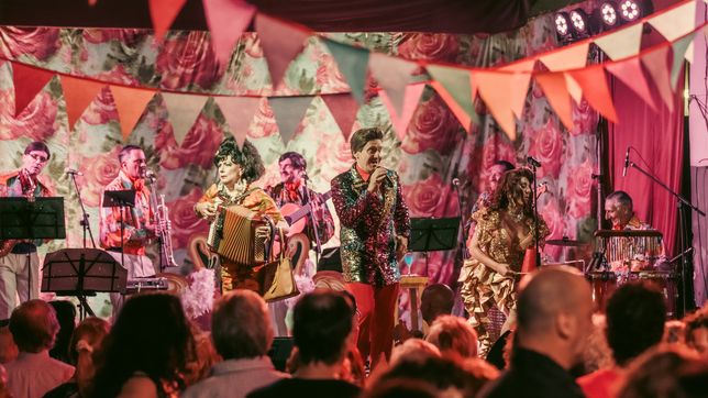 los amados llegan a la plata con una noche de baile y musica en vivo