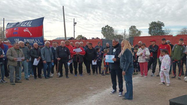 la liga amateur platense homenajeo a villa montoro a casi 50 anos de su primer logro deportivo