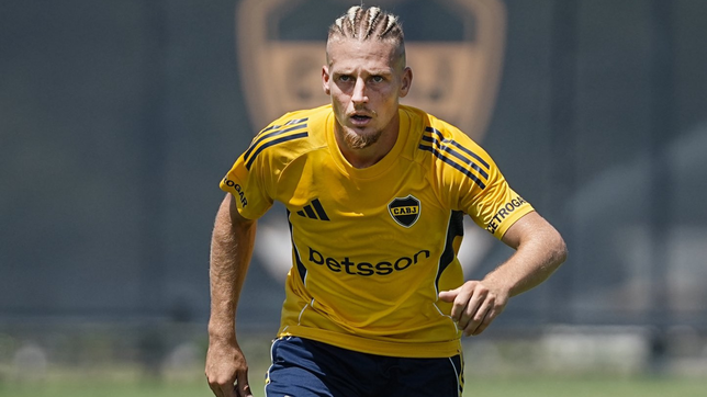 santiago ascacibar se prepara para jugar su primer partido vistiendo la camiseta de boca