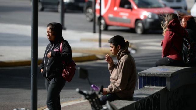 la ola de frio sacude a la plata y la region: ¿cuando vuelven las maximas de 30°c?