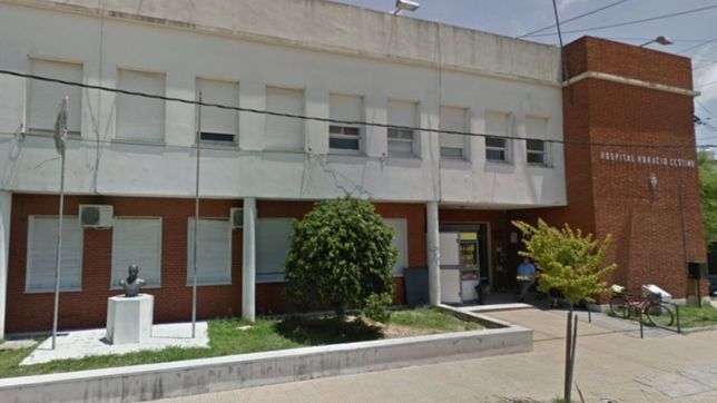 un motociclista pelea por su vida tras protagonizar un grave accidente con un auto en ensenada