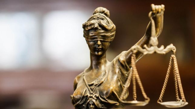 escandalo judicial: suspendieron a una jueza de familia de la plata por violencia laboral