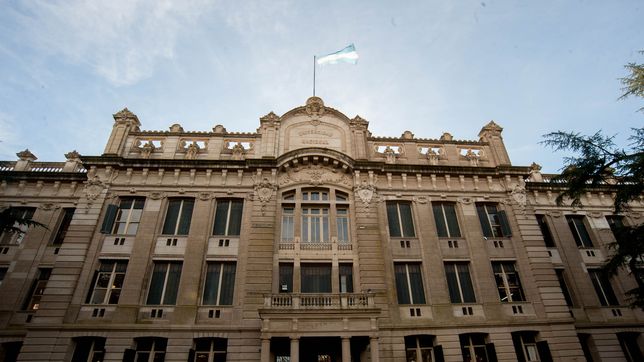 denuncia, suspension de un preceptor e intento de toma en el colegio nacional