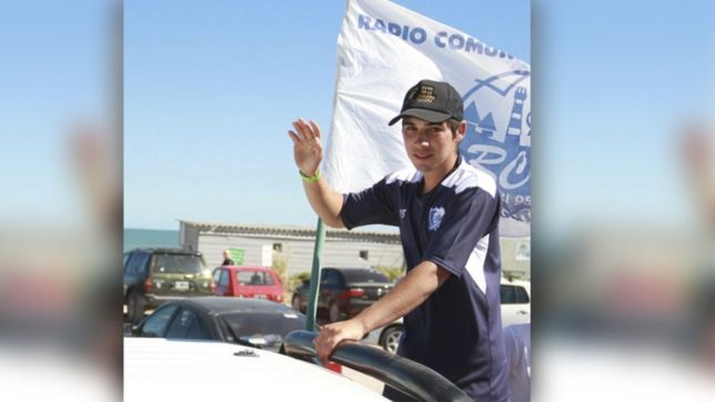 un alumno de la unlp lucho con una raya y gano un millonario concurso de pesca