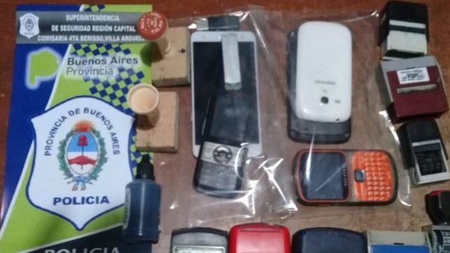 sellos, celulares y computadoras: cayo un falso productor de seguros en berisso