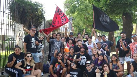 Convocan a una movilización en La Plata para despedir al Indio Solari tras su muerte Convocan a una movilización en La Plata para despedir al Indio Solari tras su muerte