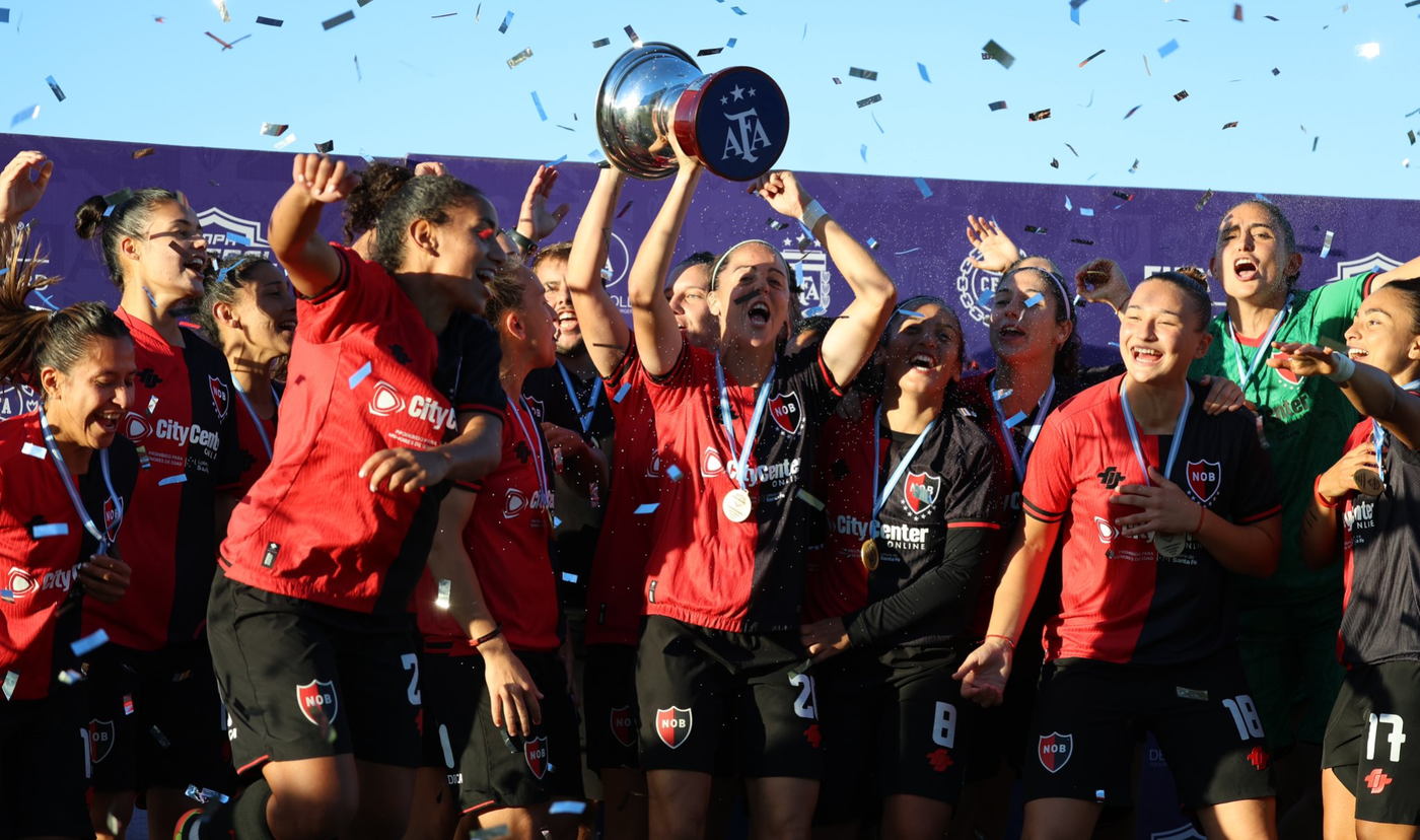 Newells campeón femenino.png