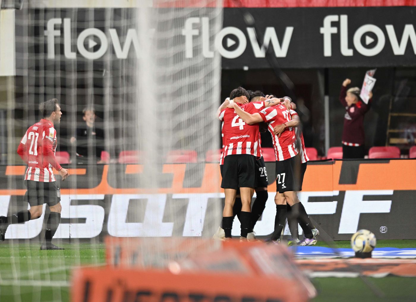 Estudiantes Defensa y Justicia festejo gol (2)