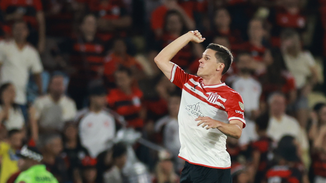 Carrillo habló tras el duelo contra Flamengo: las protestas de los brasileros y la polémica por el gol