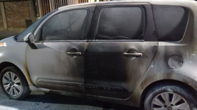 video: asi fue otro salvaje ataque de una banda de quemacoches en la plata