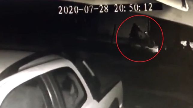video: entraron a una casa de la plata, robaron una moto y escaparon