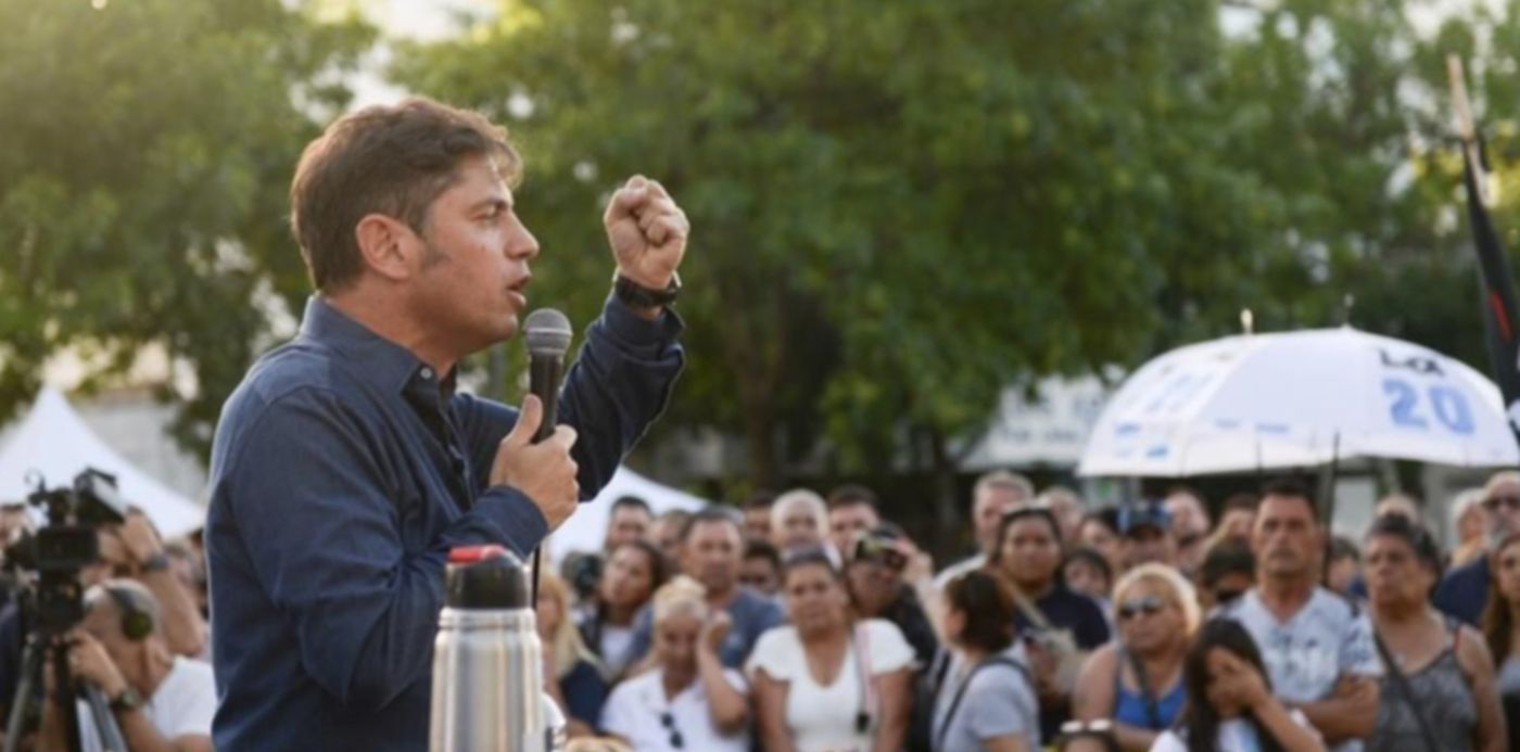 Maetada de Kicillof en Plaza Malvinas de La Plata