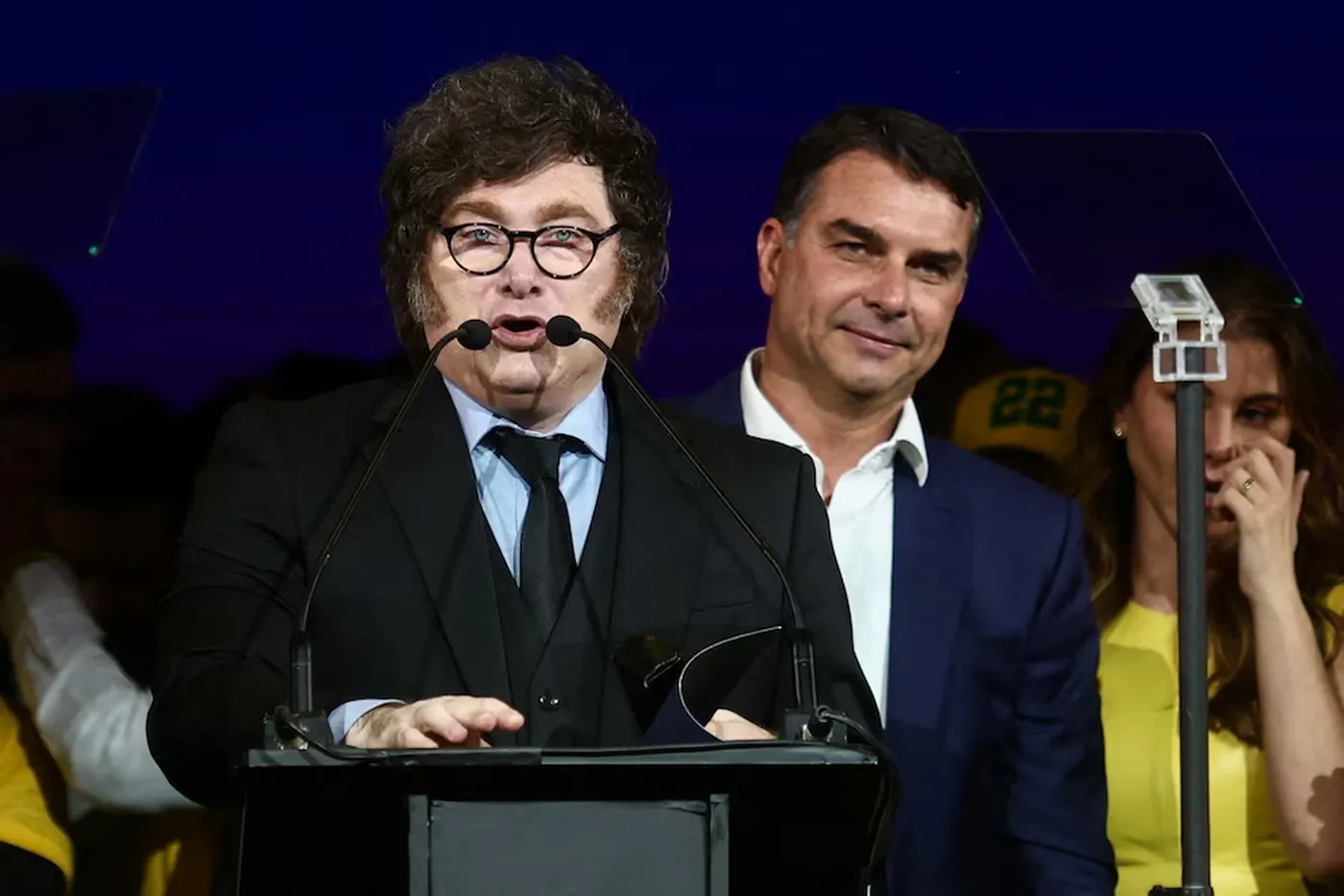 Javier Milei y Fl&aacute;vio Bolsonaro durante la Convenci&oacute;n Nacional del Partido Liberal (PL) en San Pablo