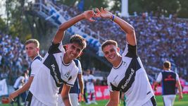 el recordado festejo de gol que trajo a la memoria de gimnasia la muerte del creador de dragon ball