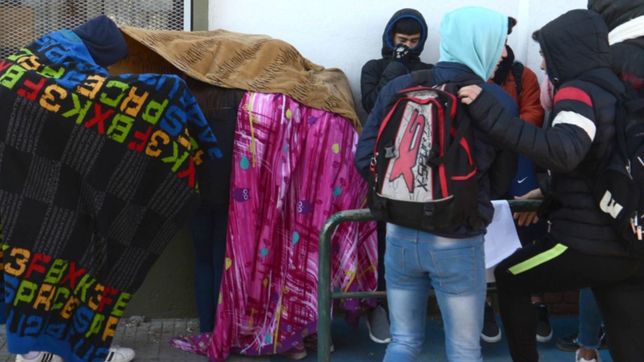 siguen los frazadazos en las escuelas de la plata por falta de gas