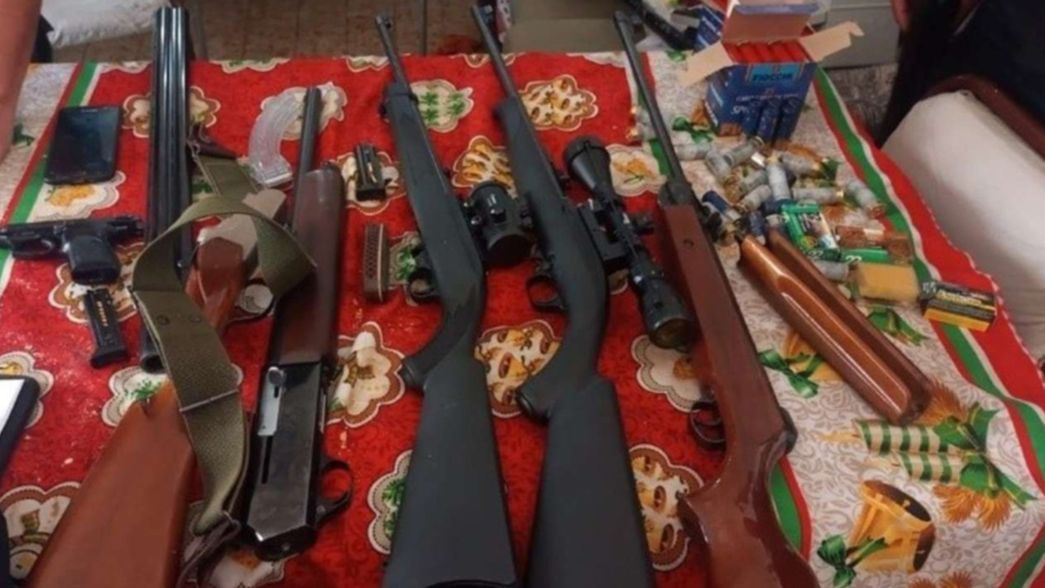 Le molestaba el volumen de la música y atacó a los vecinos a los tiros con una escopeta