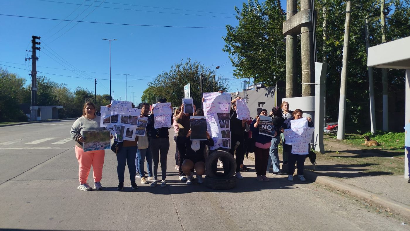 Vecinos de La Plata reclaman por el mal estado de sus barrios que dificultan su d&iacute;a a d&iacute;a