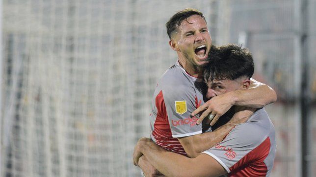 toque del juez de linea, posible offside y polemica: el cuarto gol de estudiantes encendio las redes sociales