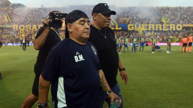 tras la polemica y la indignante broma contra diego maradona, asi recibieron al dt de gimnasia en rosario