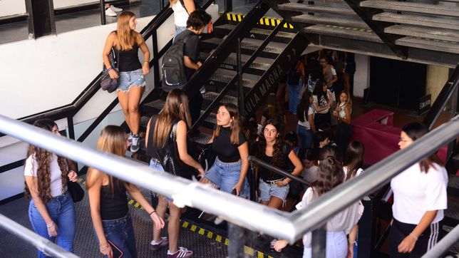 ¿cuales son las becas que ofrece la unlp y hasta cuando hay tiempo para pedirlas?