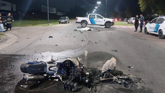 ¿quien era el motociclista que murio tras un violento choque con incendio en camino centenario?