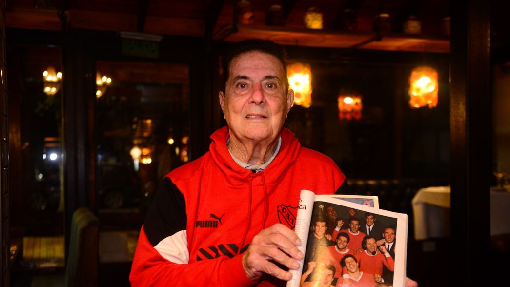 Mano a mano con Pepé Santoro, quien abrazó cuatro veces la gloria de América y vive en un barrio de La Plata