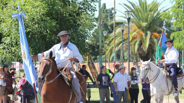 arturo segui celebra sus 98 anos con desfile, musica en vivo y feria de emprendedores