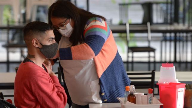 arranca la vacunacion libre para mayores de 25 anos en toda la provincia