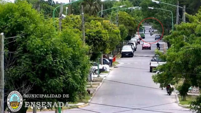 video: dos motociclistas protagonizaron un insolito choque con una camioneta en ensenada