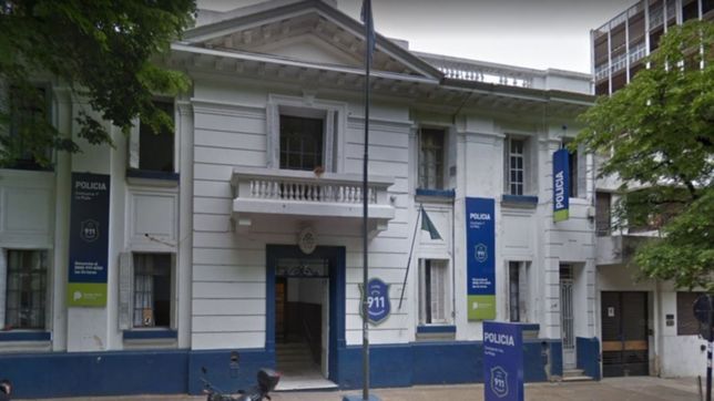 comisarias de la plata pioneras: los policias deberan poner el dedo para marcar su ingreso