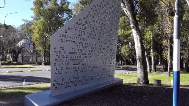 el municipio realizo la puesta en valor del monumento a favaloro